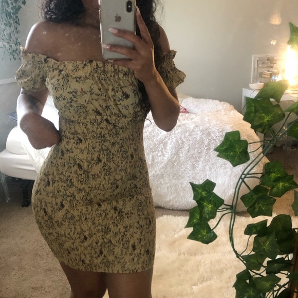 Off The Shoulder Fashion Nova Dress XS - Picture 2 of 4